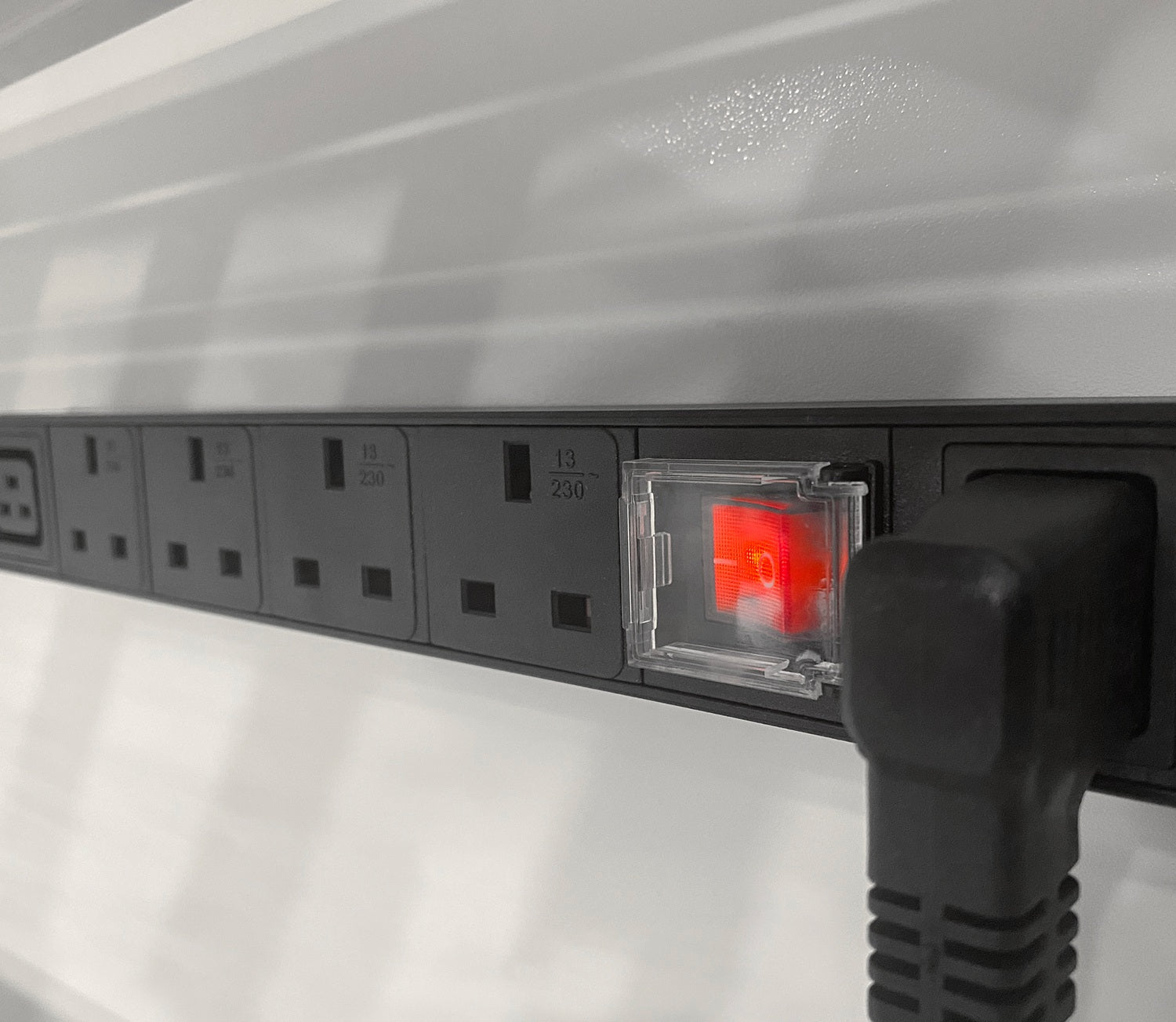 Phoenix Battery Commander Pro 4-Way Electrical Power Strip